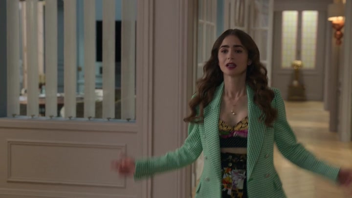Emily_in_Paris_S02E04_WEBRip_x264-ION10_0358.jpg