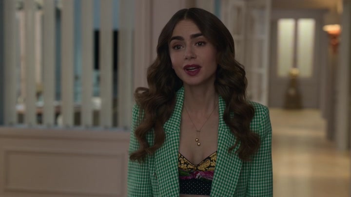 Emily_in_Paris_S02E04_WEBRip_x264-ION10_0363.jpg