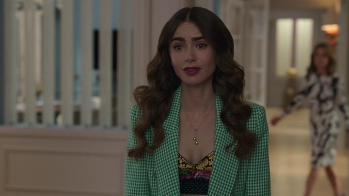 Emily_in_Paris_S02E04_WEBRip_x264-ION10_0365.jpg