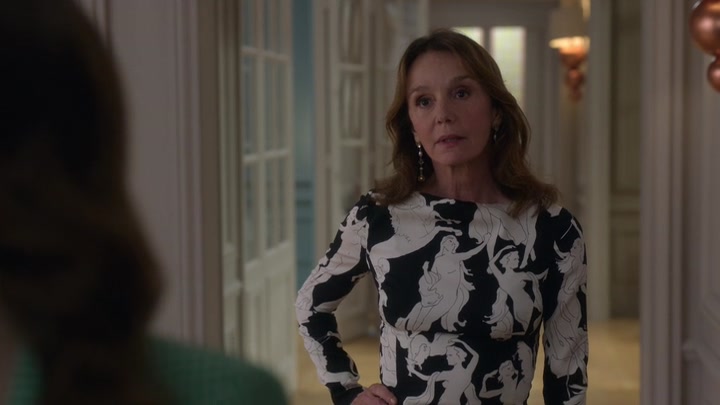 Emily_in_Paris_S02E04_WEBRip_x264-ION10_0383.jpg