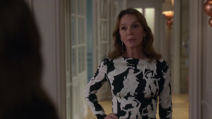 Emily_in_Paris_S02E04_WEBRip_x264-ION10_0386.jpg