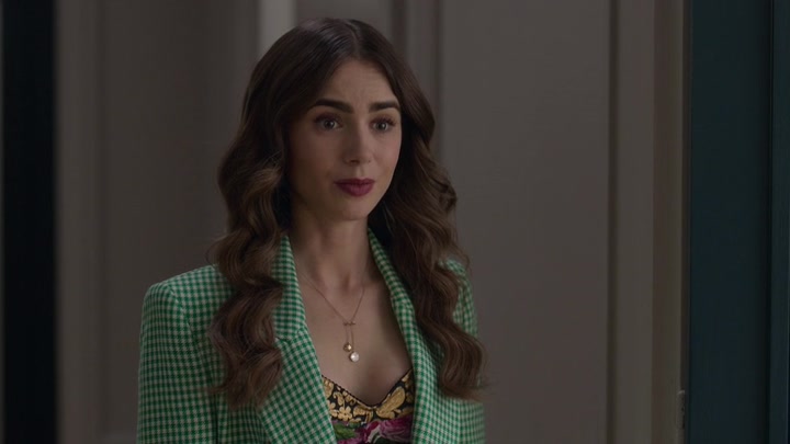Emily_in_Paris_S02E04_WEBRip_x264-ION10_0395.jpg