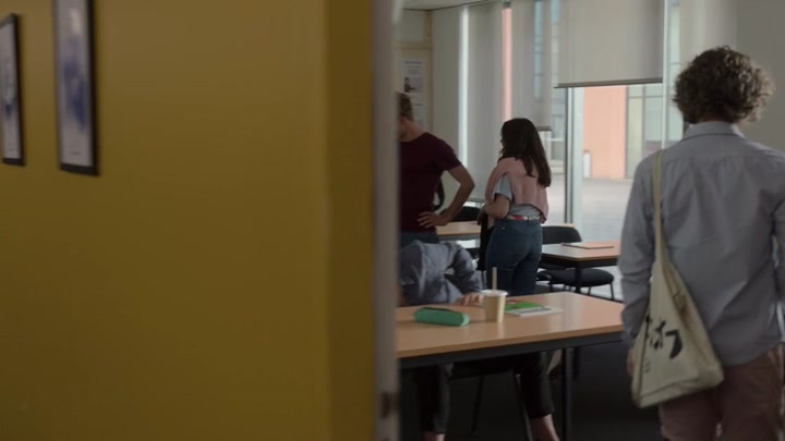 Emily_in_Paris_S02E04_WEBRip_x264-ION10_0413.jpg Emily_in_Paris_S02E04_WEBRip_x264-ION10_0413.jpg