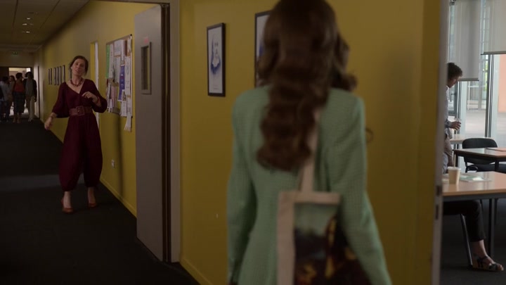 Emily_in_Paris_S02E04_WEBRip_x264-ION10_0421.jpg Emily_in_Paris_S02E04_WEBRip_x264-ION10_0421.jpg