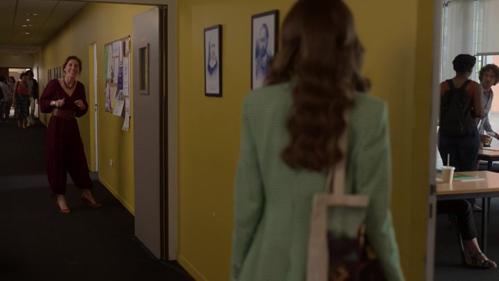 Emily_in_Paris_S02E04_WEBRip_x264-ION10_0424.jpg Emily_in_Paris_S02E04_WEBRip_x264-ION10_0424.jpg