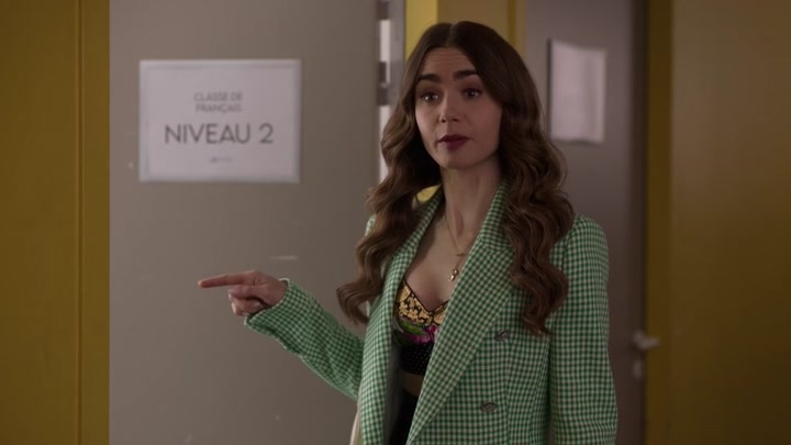 Emily_in_Paris_S02E04_WEBRip_x264-ION10_0427.jpg