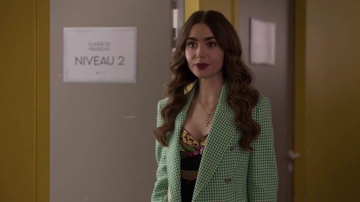 Emily_in_Paris_S02E04_WEBRip_x264-ION10_0429.jpg