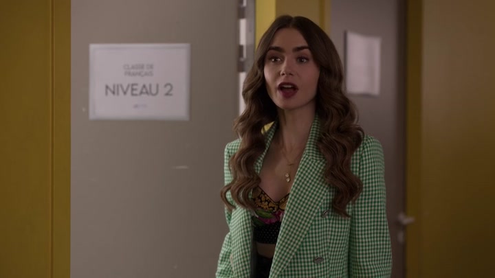 Emily_in_Paris_S02E04_WEBRip_x264-ION10_0437.jpg