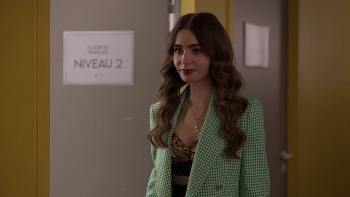 Emily_in_Paris_S02E04_WEBRip_x264-ION10_0452.jpg