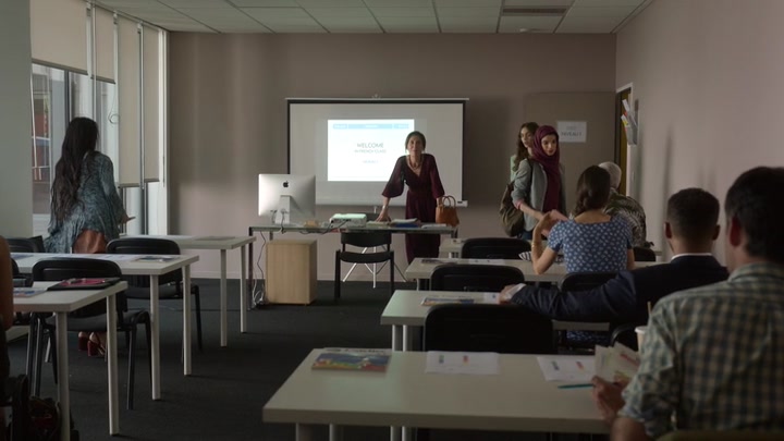 Emily_in_Paris_S02E04_WEBRip_x264-ION10_0457.jpg
