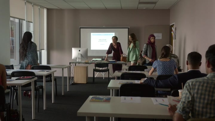 Emily_in_Paris_S02E04_WEBRip_x264-ION10_0458.jpg