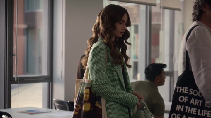 Emily_in_Paris_S02E04_WEBRip_x264-ION10_0476.jpg