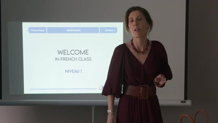 Emily_in_Paris_S02E04_WEBRip_x264-ION10_0479.jpg