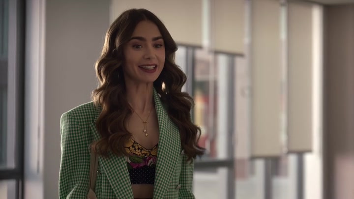 Emily_in_Paris_S02E04_WEBRip_x264-ION10_0487.jpg