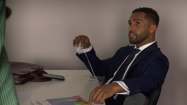 Emily_in_Paris_S02E04_WEBRip_x264-ION10_0496.jpg Emily_in_Paris_S02E04_WEBRip_x264-ION10_0496.jpg