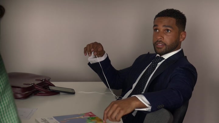 Emily_in_Paris_S02E04_WEBRip_x264-ION10_0502.jpg Emily_in_Paris_S02E04_WEBRip_x264-ION10_0502.jpg