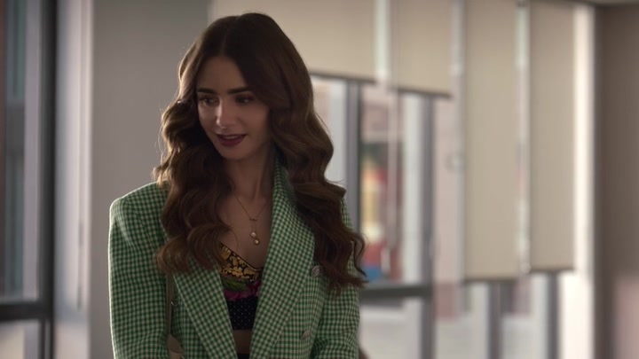 Emily_in_Paris_S02E04_WEBRip_x264-ION10_0504.jpg