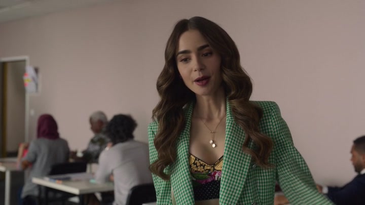 Emily_in_Paris_S02E04_WEBRip_x264-ION10_0510.jpg