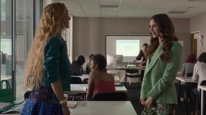Emily_in_Paris_S02E04_WEBRip_x264-ION10_0532.jpg
