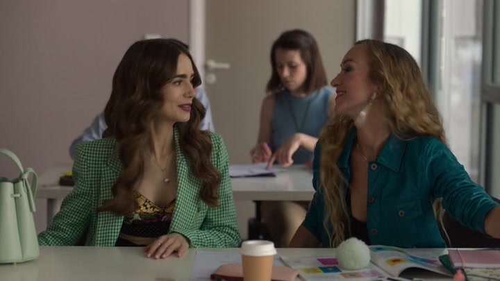 Emily_in_Paris_S02E04_WEBRip_x264-ION10_0542.jpg