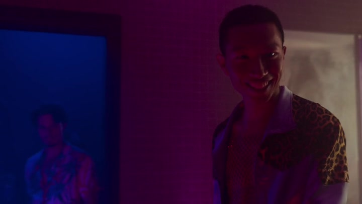 Emily_in_Paris_S02E04_WEBRip_x264-ION10_0564.jpg