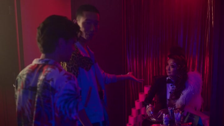Emily_in_Paris_S02E04_WEBRip_x264-ION10_0567.jpg Emily_in_Paris_S02E04_WEBRip_x264-ION10_0567.jpg