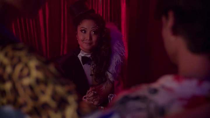 Emily_in_Paris_S02E04_WEBRip_x264-ION10_0575.jpg