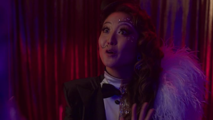 Emily_in_Paris_S02E04_WEBRip_x264-ION10_0583.jpg