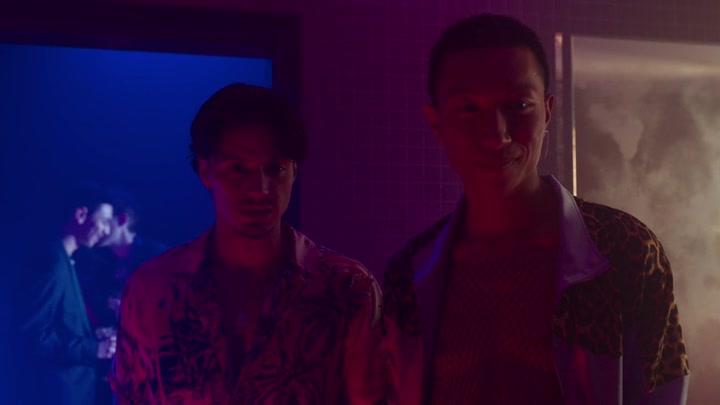 Emily_in_Paris_S02E04_WEBRip_x264-ION10_0590.jpg
