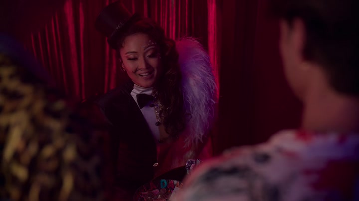 Emily_in_Paris_S02E04_WEBRip_x264-ION10_0603.jpg