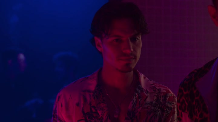 Emily_in_Paris_S02E04_WEBRip_x264-ION10_0610.jpg