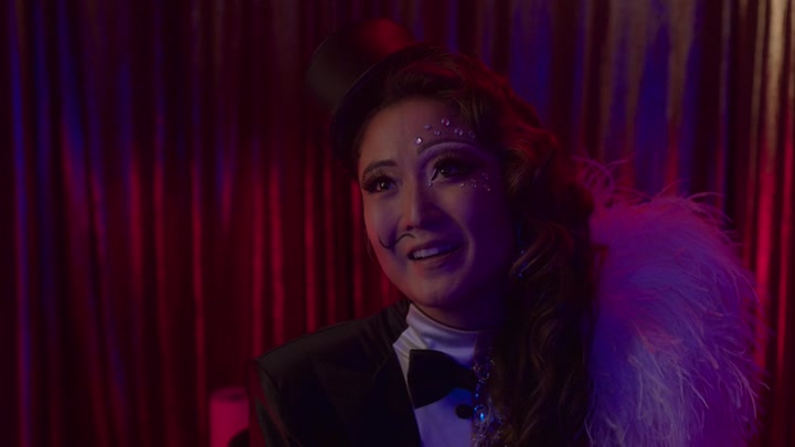 Emily_in_Paris_S02E04_WEBRip_x264-ION10_0632.jpg