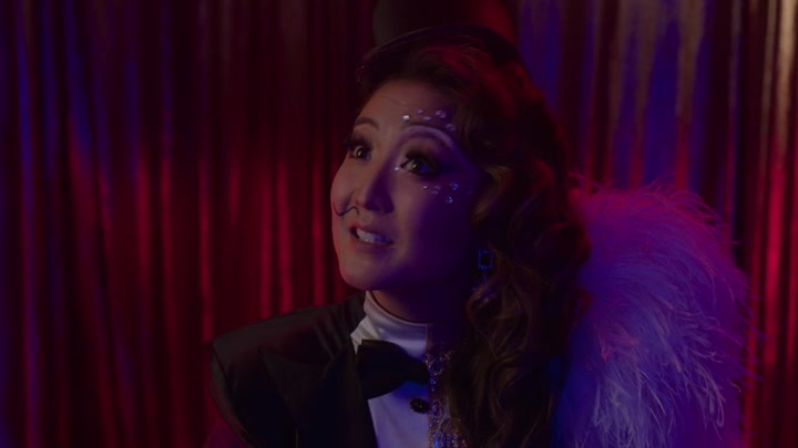 Emily_in_Paris_S02E04_WEBRip_x264-ION10_0637.jpg