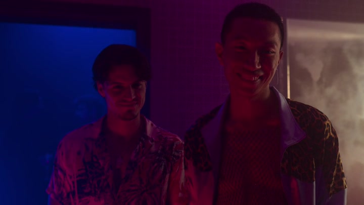 Emily_in_Paris_S02E04_WEBRip_x264-ION10_0646.jpg