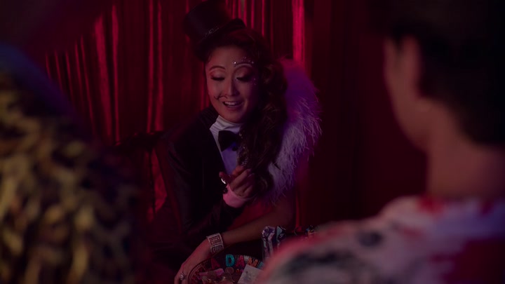 Emily_in_Paris_S02E04_WEBRip_x264-ION10_0649.jpg
