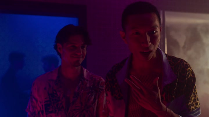 Emily_in_Paris_S02E04_WEBRip_x264-ION10_0652.jpg