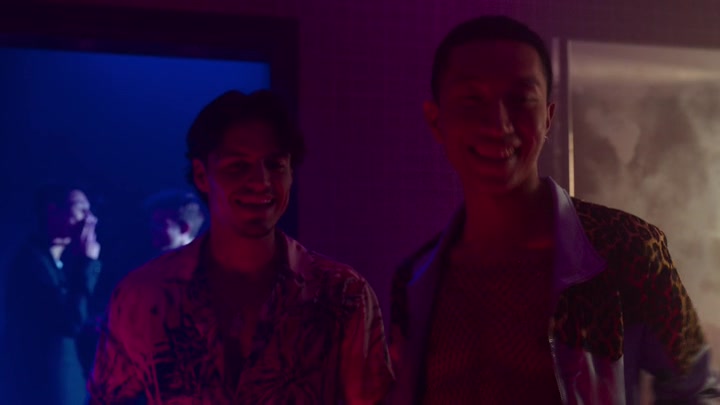 Emily_in_Paris_S02E04_WEBRip_x264-ION10_0658.jpg