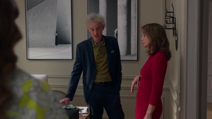 Emily_in_Paris_S02E04_WEBRip_x264-ION10_0700.jpg