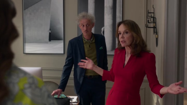 Emily_in_Paris_S02E04_WEBRip_x264-ION10_0707.jpg