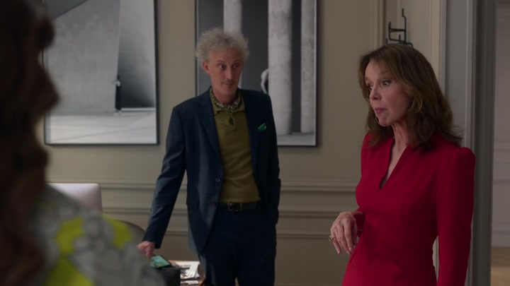 Emily_in_Paris_S02E04_WEBRip_x264-ION10_0724.jpg