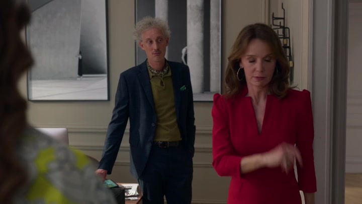 Emily_in_Paris_S02E04_WEBRip_x264-ION10_0735.jpg Emily_in_Paris_S02E04_WEBRip_x264-ION10_0735.jpg