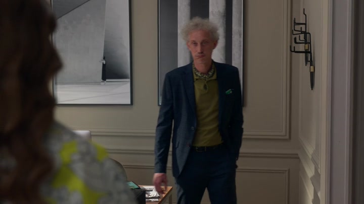 Emily_in_Paris_S02E04_WEBRip_x264-ION10_0738.jpg
