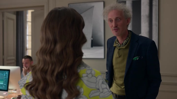 Emily_in_Paris_S02E04_WEBRip_x264-ION10_0745.jpg