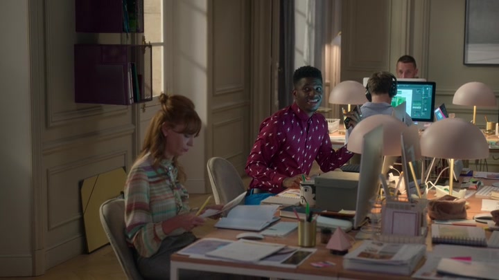 Emily_in_Paris_S02E04_WEBRip_x264-ION10_0757.jpg Emily_in_Paris_S02E04_WEBRip_x264-ION10_0757.jpg