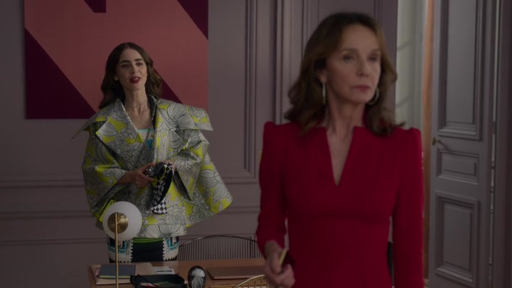 Emily_in_Paris_S02E04_WEBRip_x264-ION10_0768.jpg