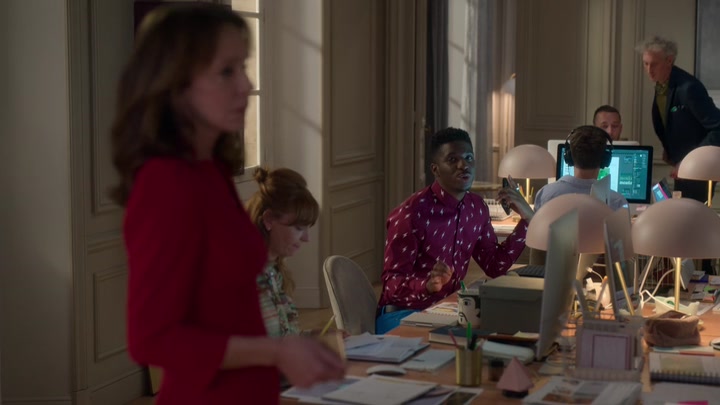 Emily_in_Paris_S02E04_WEBRip_x264-ION10_0772.jpg Emily_in_Paris_S02E04_WEBRip_x264-ION10_0772.jpg