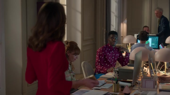 Emily_in_Paris_S02E04_WEBRip_x264-ION10_0779.jpg Emily_in_Paris_S02E04_WEBRip_x264-ION10_0779.jpg
