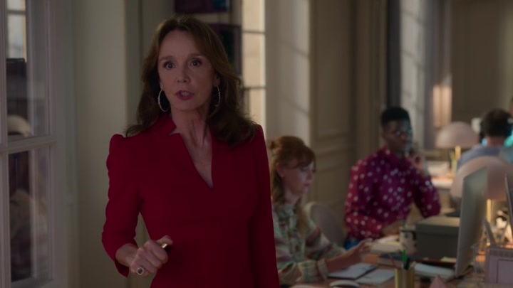 Emily_in_Paris_S02E04_WEBRip_x264-ION10_0798.jpg