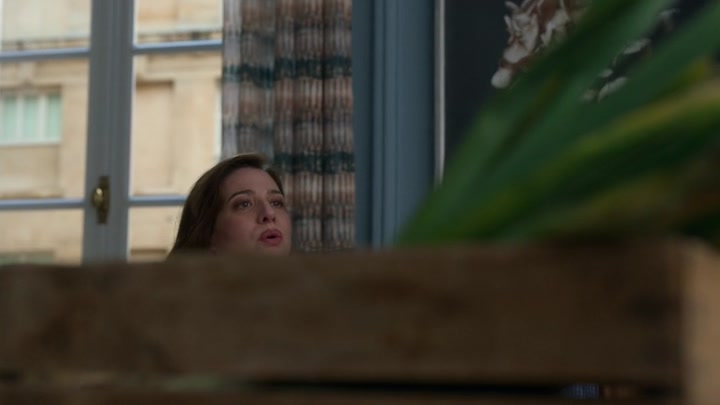 Emily_in_Paris_S02E04_WEBRip_x264-ION10_0808.jpg
