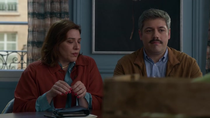 Emily_in_Paris_S02E04_WEBRip_x264-ION10_0814.jpg